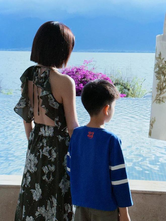 儿子合照母子久违同框好有爱小星星长高了pg电子模拟器试玩陈妍希42岁生日晒与(图5)